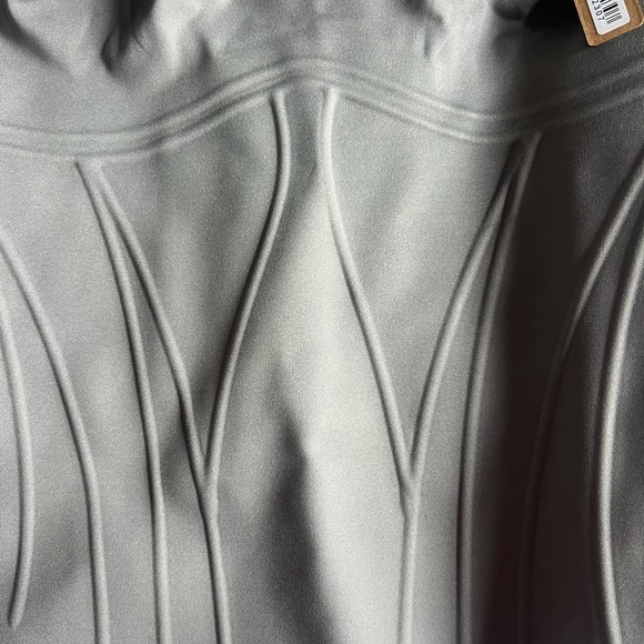 SKIMS Bonded Cropped Corset | NWT | Size LARGE | SOLD OUT & HARD TO FIND! - Picture 5 of 7